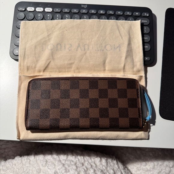 (Limited Edition) Louis Vuitton 2017 Christmas Animation Penguin Clemence Wallet - Picture 8 of 9